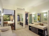 Villa Avalon Estate, Master Bathroom